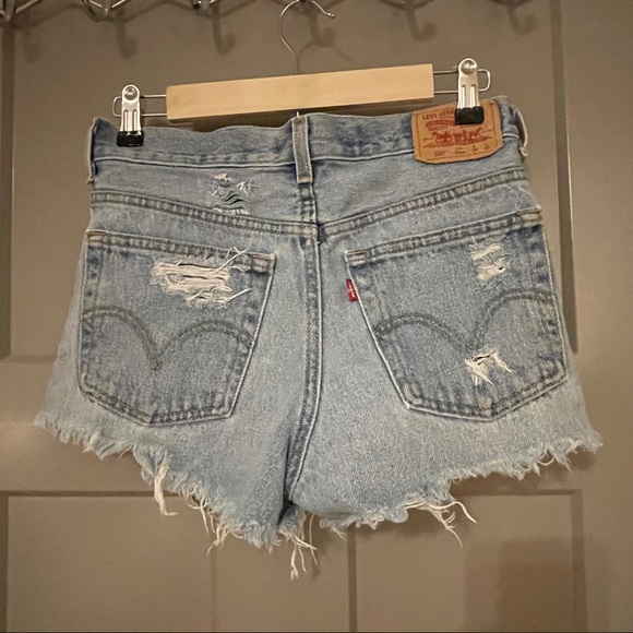 Vintage Levi’s Shorts - Picture 3 of 6
